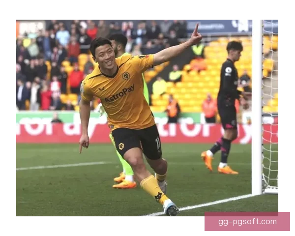 狼队客场绝杀伯恩茅斯 黄喜灿贡献关键助攻助力胜利